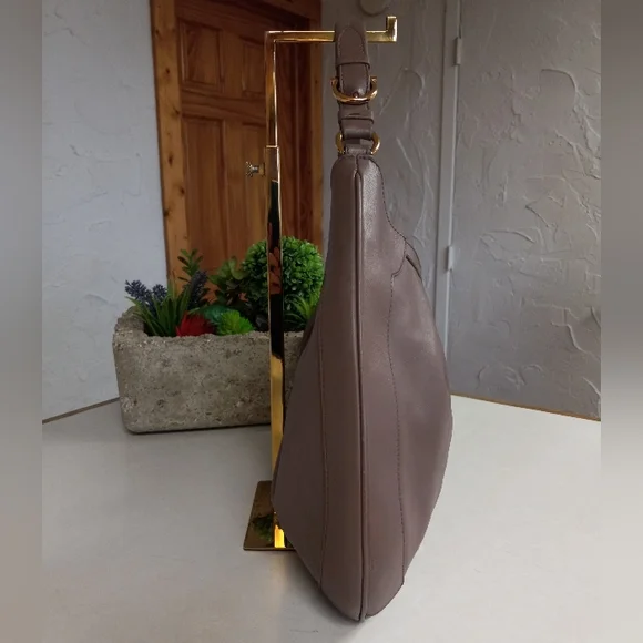 Salvatore Ferragamo, Roxanne Leather Hobo, Gold tone Gancini Hardware - Picture 7 of 14